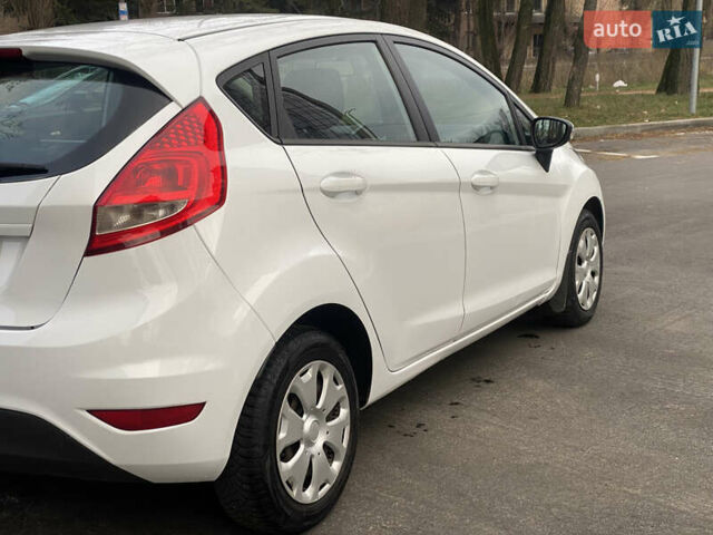 Білий Форд Фієста, об'ємом двигуна 1.39 л та пробігом 158 тис. км за 6800 $, фото 13 на Automoto.ua