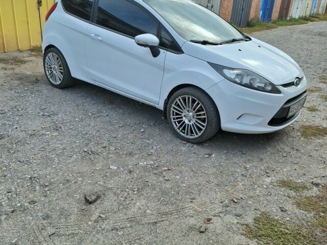 Білий Форд Фієста, об'ємом двигуна 1.2 л та пробігом 215 тис. км за 5500 $, фото 4 на Automoto.ua