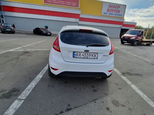 Білий Форд Фієста, об'ємом двигуна 1.2 л та пробігом 215 тис. км за 5500 $, фото 2 на Automoto.ua