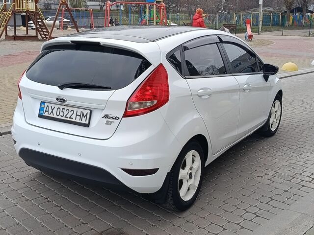 Білий Форд Фієста, об'ємом двигуна 1.4 л та пробігом 131 тис. км за 7000 $, фото 6 на Automoto.ua