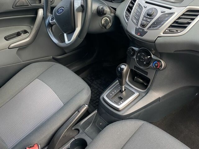 Білий Форд Фієста, об'ємом двигуна 1.4 л та пробігом 158 тис. км за 6800 $, фото 11 на Automoto.ua