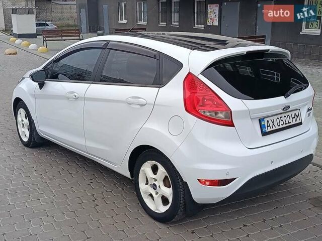 Білий Форд Фієста, об'ємом двигуна 1.4 л та пробігом 131 тис. км за 7000 $, фото 18 на Automoto.ua