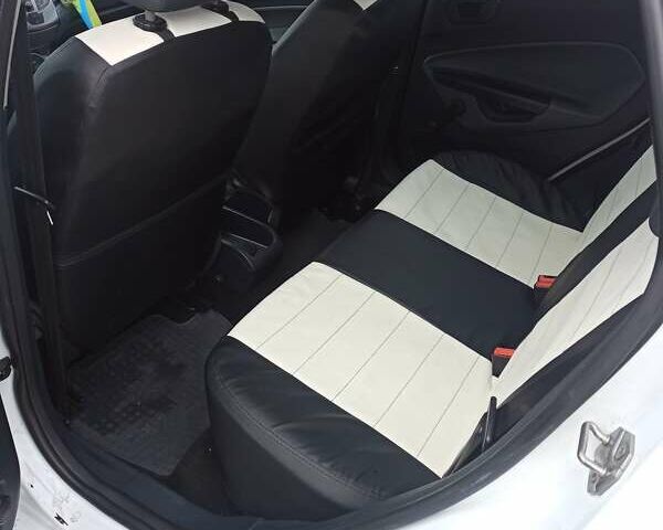 Форд Фиеста 2010 в Николаеве на Automoto.ua Белый Форд Фиеста, объемом двигателя 1.4 л и пробегом 137 тыс. км за 6900 $, фото 3 на Automoto.ua