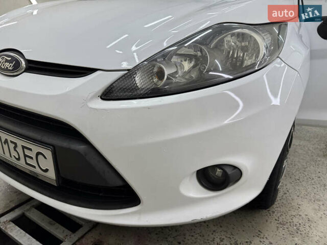 Белый Форд Фиеста, объемом двигателя 1.24 л и пробегом 158 тыс. км за 5200 $, фото 6 на Automoto.ua