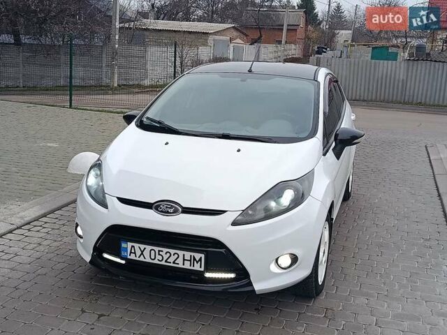 Білий Форд Фієста, об'ємом двигуна 1.4 л та пробігом 131 тис. км за 7000 $, фото 13 на Automoto.ua