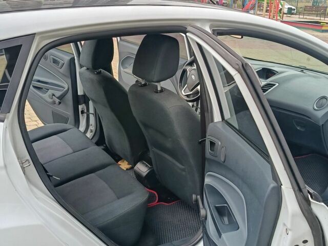 Білий Форд Фієста, об'ємом двигуна 1.4 л та пробігом 131 тис. км за 7000 $, фото 11 на Automoto.ua