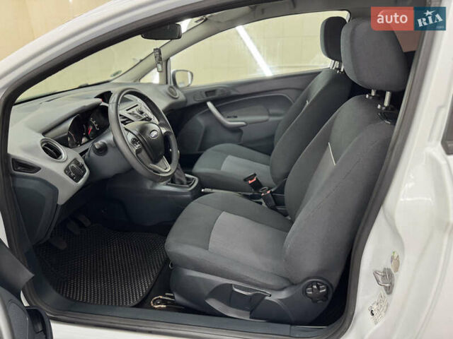 Белый Форд Фиеста, объемом двигателя 1.24 л и пробегом 158 тыс. км за 5200 $, фото 10 на Automoto.ua