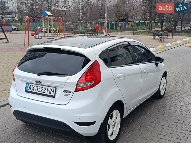 Білий Форд Фієста, об'ємом двигуна 1.4 л та пробігом 131 тис. км за 7000 $, фото 8 на Automoto.ua
