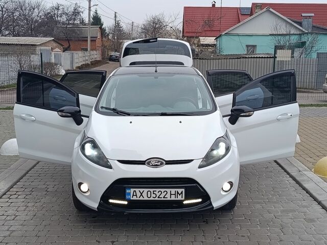 Білий Форд Фієста, об'ємом двигуна 1.4 л та пробігом 131 тис. км за 7000 $, фото 8 на Automoto.ua