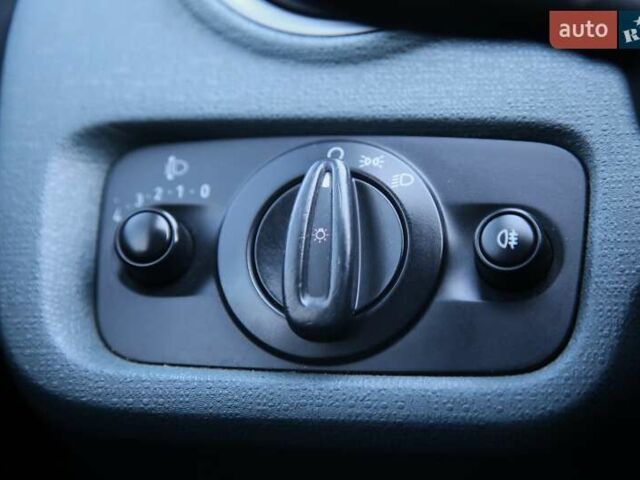 Білий Форд Фієста, об'ємом двигуна 1.2 л та пробігом 215 тис. км за 5500 $, фото 18 на Automoto.ua