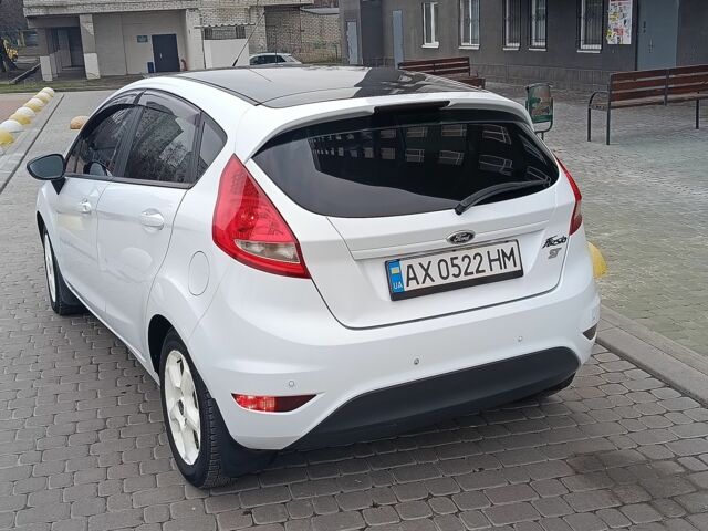 Білий Форд Фієста, об'ємом двигуна 1.4 л та пробігом 131 тис. км за 7000 $, фото 21 на Automoto.ua