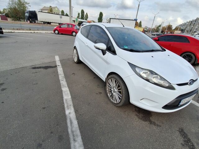 Білий Форд Фієста, об'ємом двигуна 1.2 л та пробігом 215 тис. км за 5500 $, фото 3 на Automoto.ua