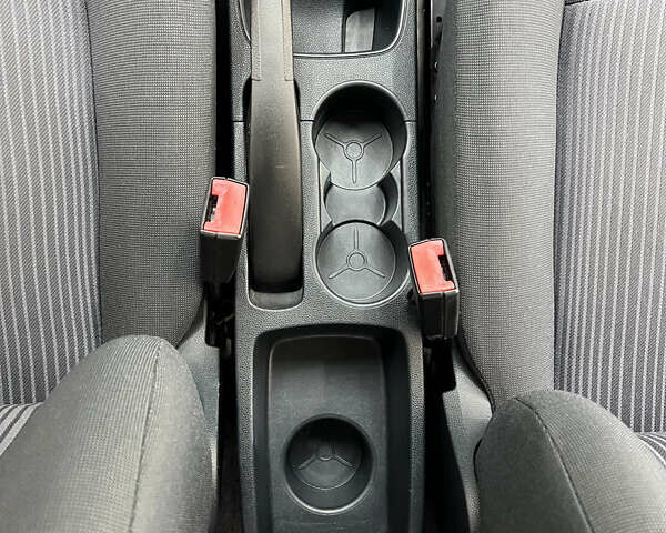 Белый Форд Фиеста, объемом двигателя 1.24 л и пробегом 158 тыс. км за 5200 $, фото 15 на Automoto.ua