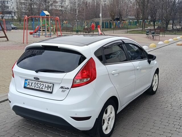Білий Форд Фієста, об'ємом двигуна 1.4 л та пробігом 131 тис. км за 7000 $, фото 15 на Automoto.ua