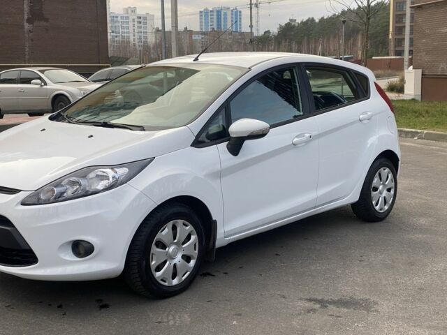 Білий Форд Фієста, об'ємом двигуна 1.4 л та пробігом 158 тис. км за 6800 $, фото 1 на Automoto.ua