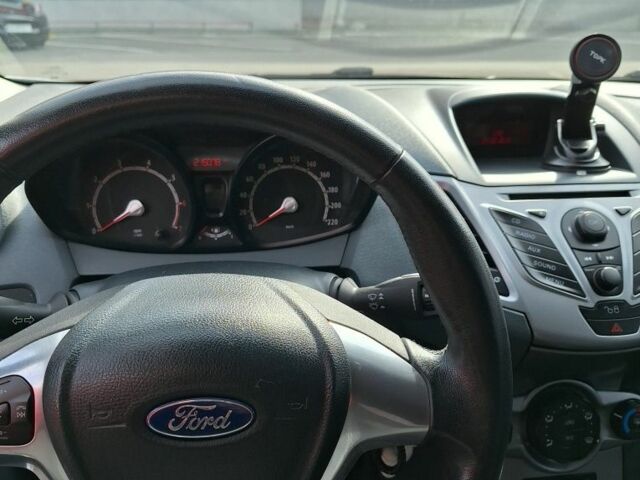 Білий Форд Фієста, об'ємом двигуна 1.2 л та пробігом 215 тис. км за 5500 $, фото 7 на Automoto.ua