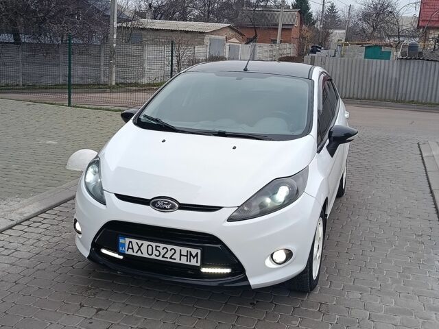 Білий Форд Фієста, об'ємом двигуна 1.4 л та пробігом 131 тис. км за 7000 $, фото 18 на Automoto.ua