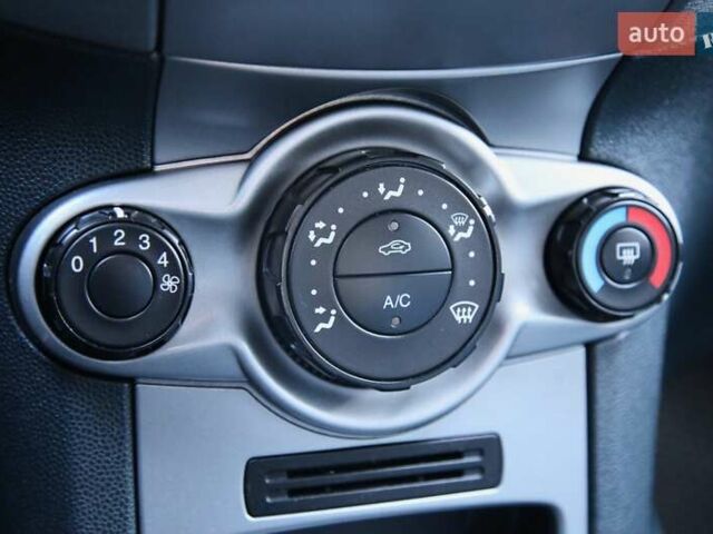 Білий Форд Фієста, об'ємом двигуна 1.2 л та пробігом 215 тис. км за 5500 $, фото 16 на Automoto.ua