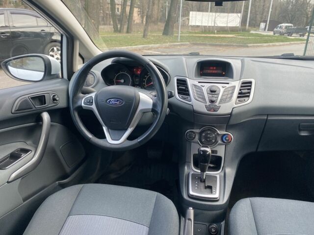 Білий Форд Фієста, об'ємом двигуна 1.4 л та пробігом 158 тис. км за 6800 $, фото 12 на Automoto.ua