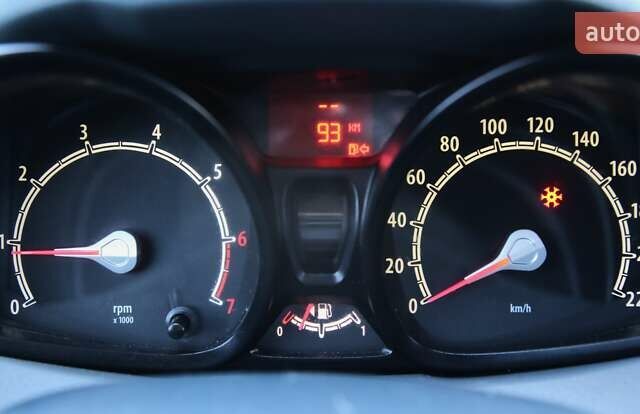 Білий Форд Фієста, об'ємом двигуна 1.2 л та пробігом 215 тис. км за 5500 $, фото 13 на Automoto.ua