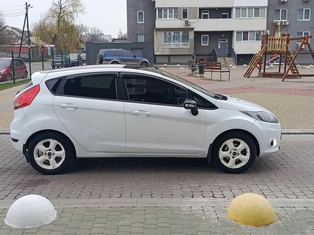Білий Форд Фієста, об'ємом двигуна 1.4 л та пробігом 131 тис. км за 7000 $, фото 14 на Automoto.ua