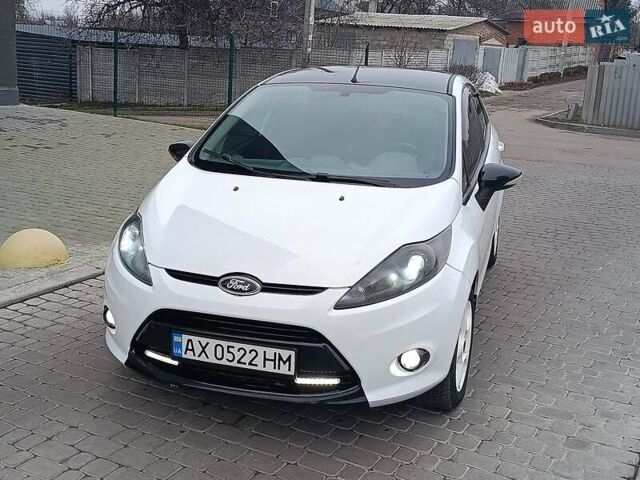 Білий Форд Фієста, об'ємом двигуна 1.4 л та пробігом 131 тис. км за 7000 $, фото 23 на Automoto.ua