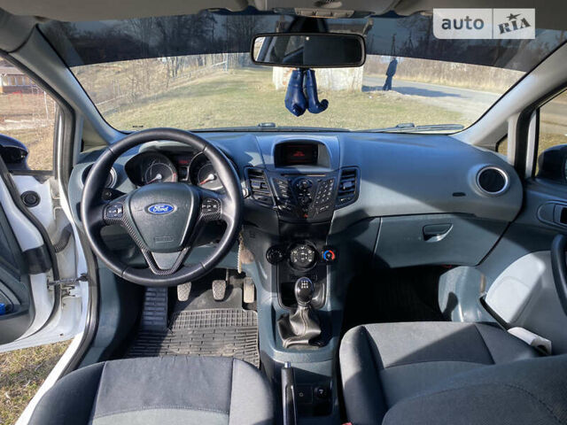 Белый Форд Фиеста, объемом двигателя 1.56 л и пробегом 253 тыс. км за 5200 $, фото 11 на Automoto.ua