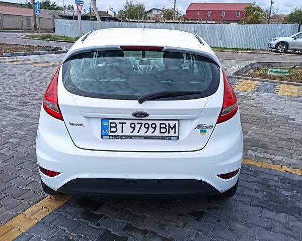 Форд Фиеста 2010 в Николаеве на Automoto.ua Белый Форд Фиеста, объемом двигателя 1.4 л и пробегом 137 тыс. км за 6900 $, фото 6 на Automoto.ua