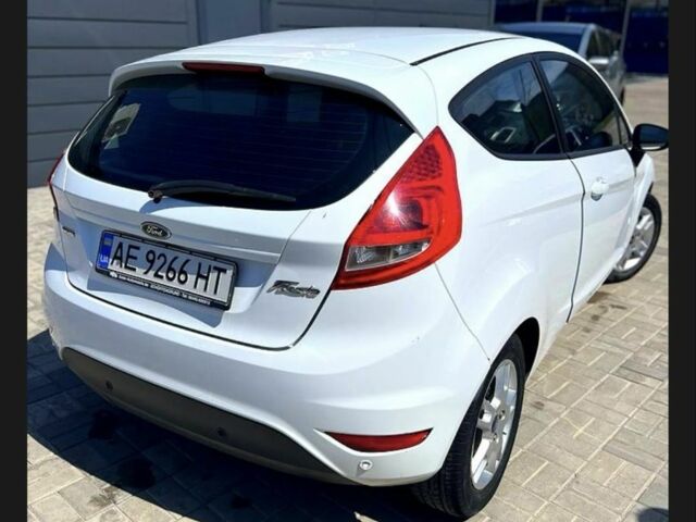 Белый Форд Фиеста, объемом двигателя 1.6 л и пробегом 2 тыс. км за 5000 $, фото 1 на Automoto.ua