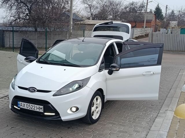 Білий Форд Фієста, об'ємом двигуна 1.4 л та пробігом 131 тис. км за 7000 $, фото 10 на Automoto.ua