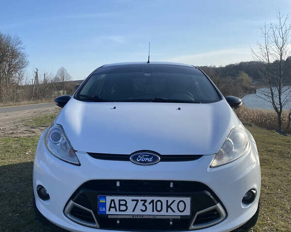 Белый Форд Фиеста, объемом двигателя 1.56 л и пробегом 253 тыс. км за 5200 $, фото 2 на Automoto.ua