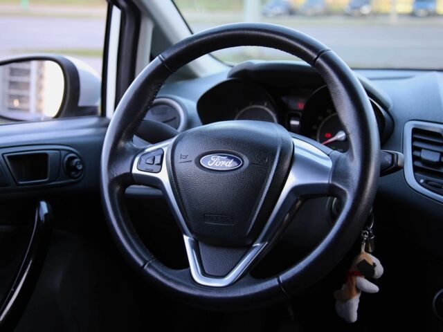 Білий Форд Фієста, об'ємом двигуна 1.2 л та пробігом 215 тис. км за 5500 $, фото 9 на Automoto.ua