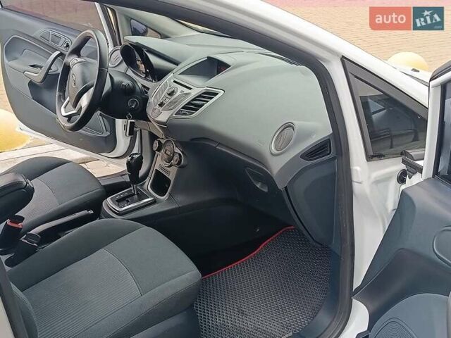 Білий Форд Фієста, об'ємом двигуна 1.4 л та пробігом 131 тис. км за 7000 $, фото 4 на Automoto.ua