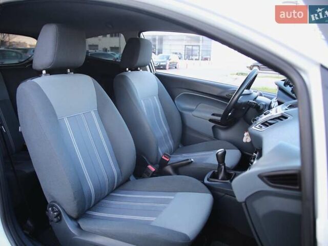 Білий Форд Фієста, об'ємом двигуна 1.2 л та пробігом 215 тис. км за 5500 $, фото 8 на Automoto.ua