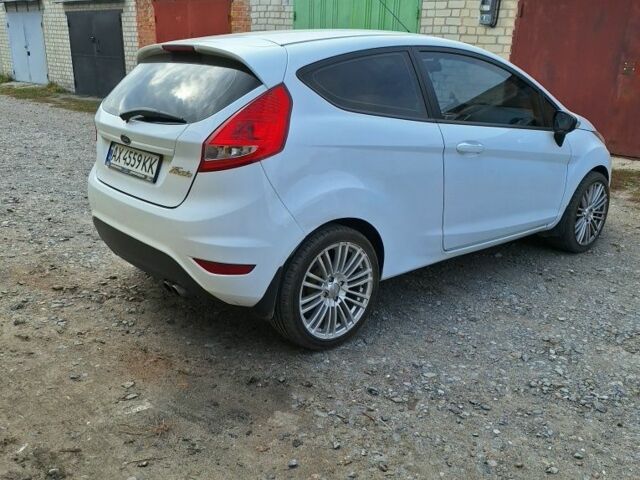 Білий Форд Фієста, об'ємом двигуна 1.2 л та пробігом 215 тис. км за 5500 $, фото 1 на Automoto.ua