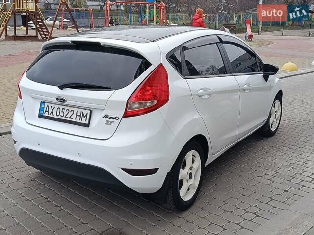 Білий Форд Фієста, об'ємом двигуна 1.4 л та пробігом 131 тис. км за 7000 $, фото 30 на Automoto.ua