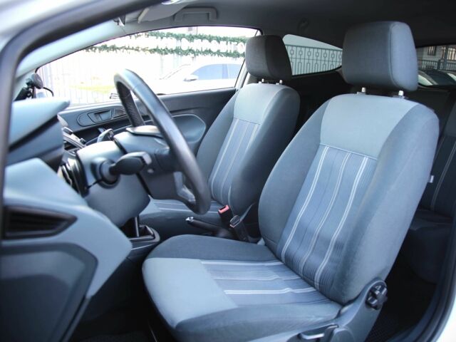 Білий Форд Фієста, об'ємом двигуна 1.2 л та пробігом 215 тис. км за 5500 $, фото 6 на Automoto.ua