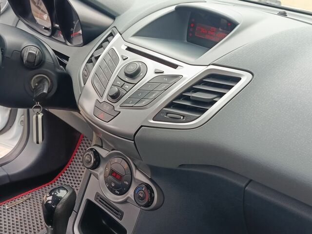 Білий Форд Фієста, об'ємом двигуна 1.4 л та пробігом 131 тис. км за 7000 $, фото 12 на Automoto.ua