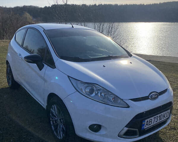 Белый Форд Фиеста, объемом двигателя 1.56 л и пробегом 253 тыс. км за 5200 $, фото 1 на Automoto.ua