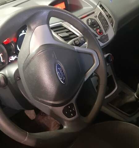 Белый Форд Фиеста, объемом двигателя 1.25 л и пробегом 147 тыс. км за 5800 $, фото 3 на Automoto.ua