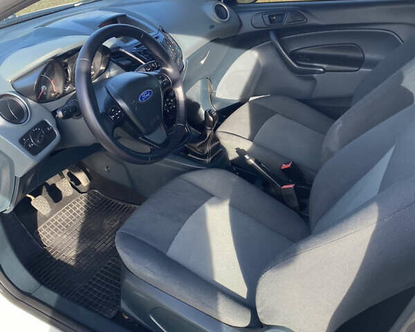 Белый Форд Фиеста, объемом двигателя 1.56 л и пробегом 253 тыс. км за 5200 $, фото 9 на Automoto.ua