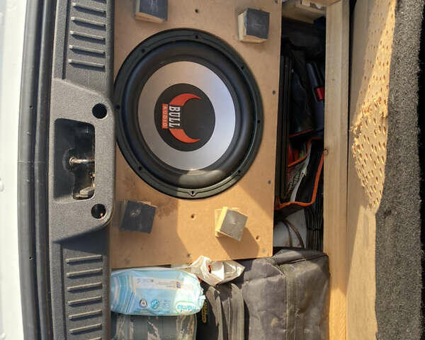 Белый Форд Фиеста, объемом двигателя 1.56 л и пробегом 253 тыс. км за 5200 $, фото 15 на Automoto.ua