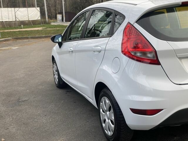 Білий Форд Фієста, об'ємом двигуна 1.4 л та пробігом 158 тис. км за 6800 $, фото 8 на Automoto.ua