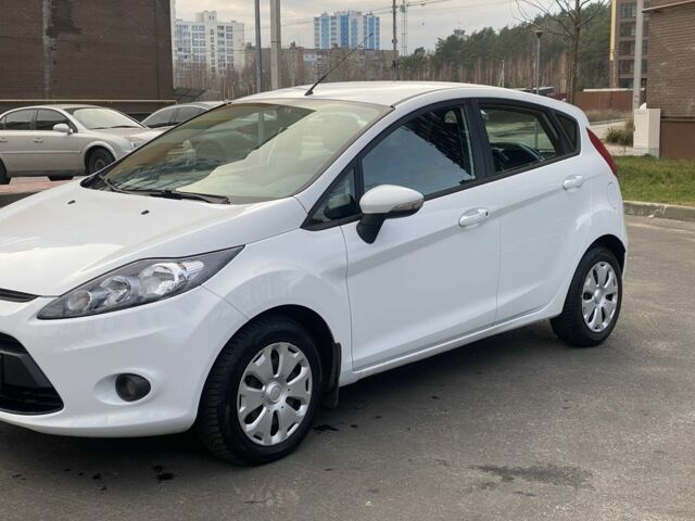 Білий Форд Фієста, об'ємом двигуна 1.4 л та пробігом 158 тис. км за 6800 $, фото 3 на Automoto.ua