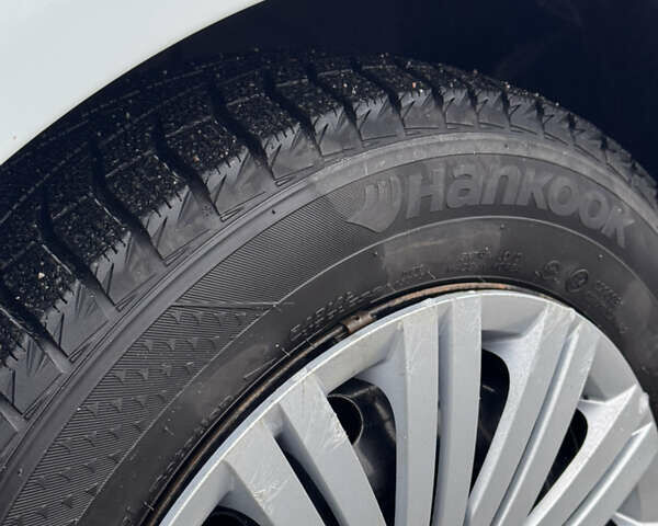 Білий Форд Фієста, об'ємом двигуна 1.39 л та пробігом 102 тис. км за 7400 $, фото 6 на Automoto.ua