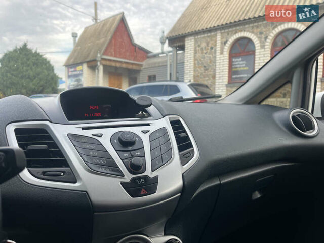 Білий Форд Фієста, об'ємом двигуна 1.39 л та пробігом 222 тис. км за 6800 $, фото 13 на Automoto.ua