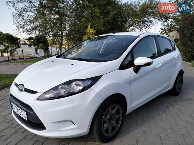 Білий Форд Фієста, об'ємом двигуна 1.4 л та пробігом 200 тис. км за 7799 $, фото 20 на Automoto.ua