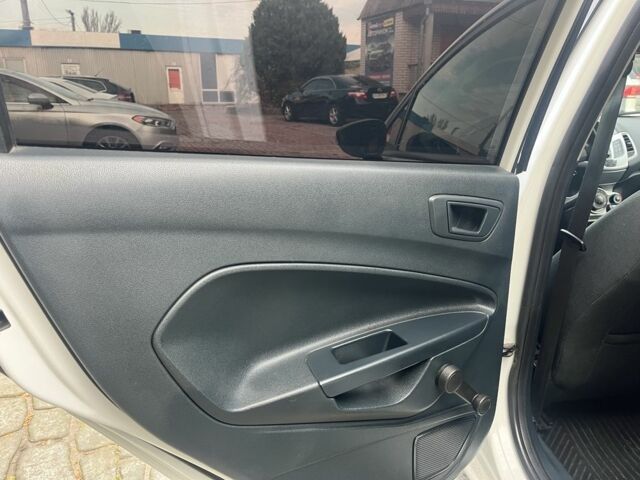 Білий Форд Фієста, об'ємом двигуна 1.4 л та пробігом 222 тис. км за 6800 $, фото 16 на Automoto.ua