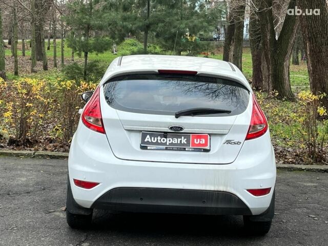 Белый Форд Фиеста, объемом двигателя 1.4 л и пробегом 240 тыс. км за 5990 $, фото 13 на Automoto.ua