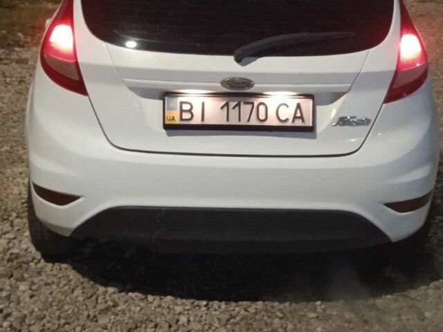 Білий Форд Фієста, об'ємом двигуна 1.2 л та пробігом 300 тис. км за 3000 $, фото 4 на Automoto.ua